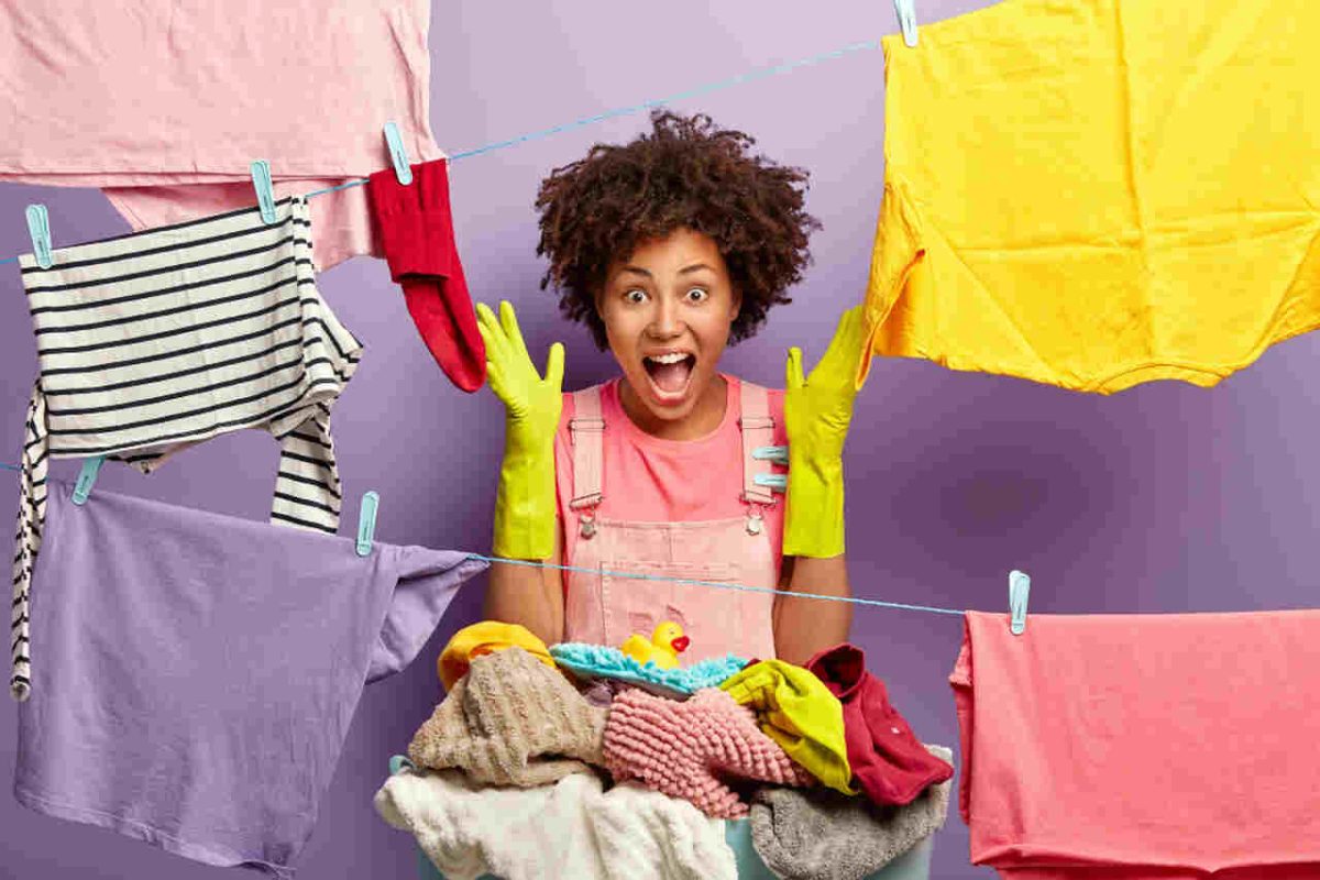 Como tirar mancha de roupa branca manchada por outra roupa
