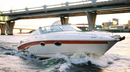 Passeios de lancha como tendência no turismo de experiência: inovação e imersão nas viagens costeiras